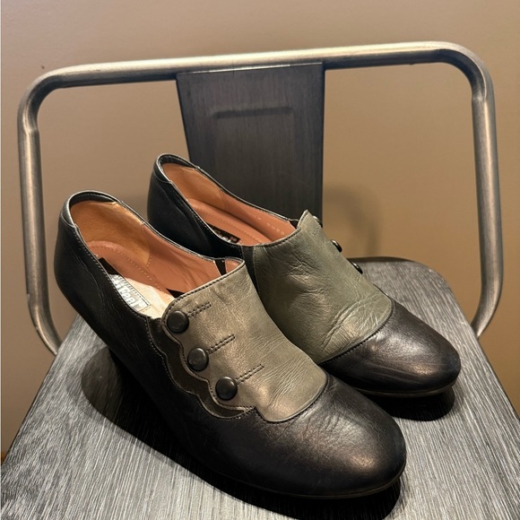 BeautyFeel Retro-Look Black and Grey Leather Cushioned Comfort Heels Sz 6-6.5 W - Picture 1 of 15